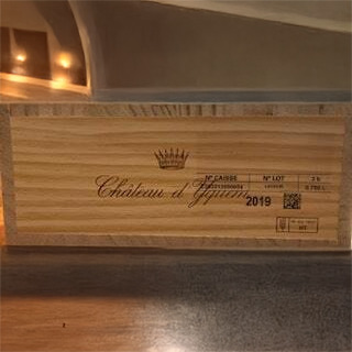 3 bottles of Chateau d´Yquem in original wooden box 2019